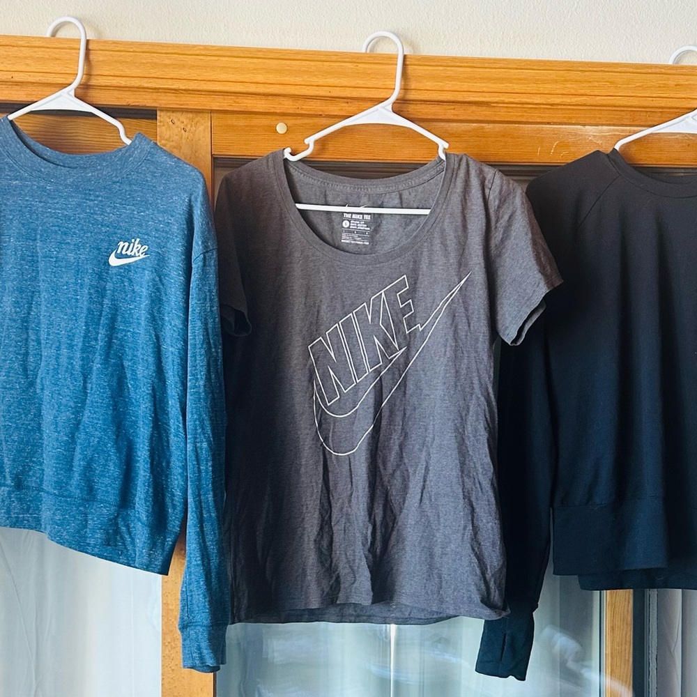 Nike set of 3 active women’s Nike tops size M/L